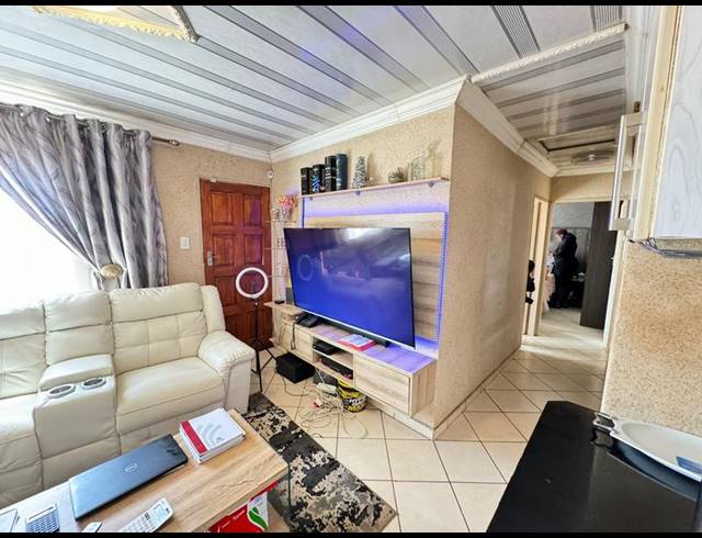 3 BEDROOM HOUSE FOR SALE IN ROSSLYN